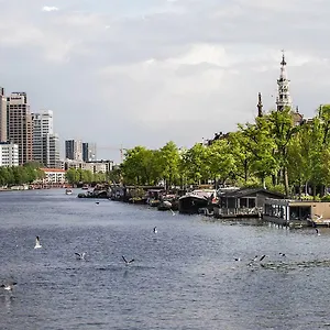 Couette-café Houseboat - With A View, Amsterdam
